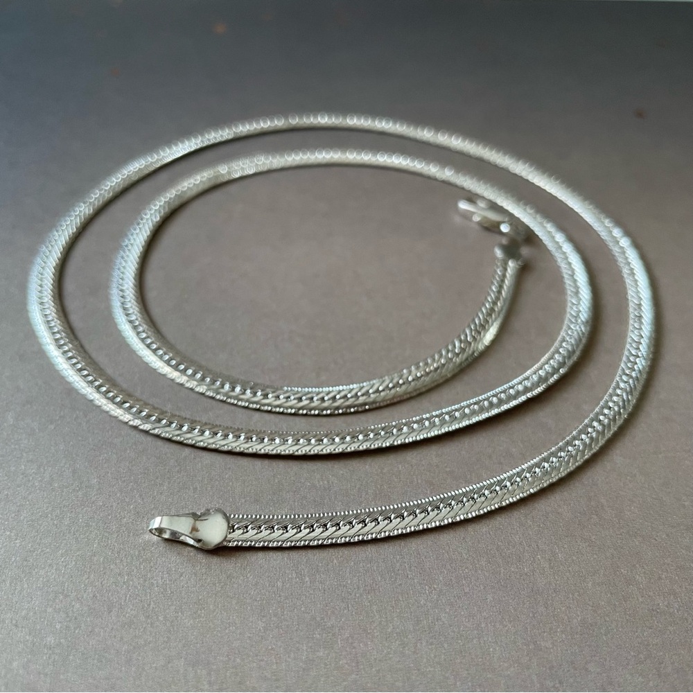 Vintage 18” Rhodium-Plated Silver Herringbone Chain Necklace 80s 90s Glam
